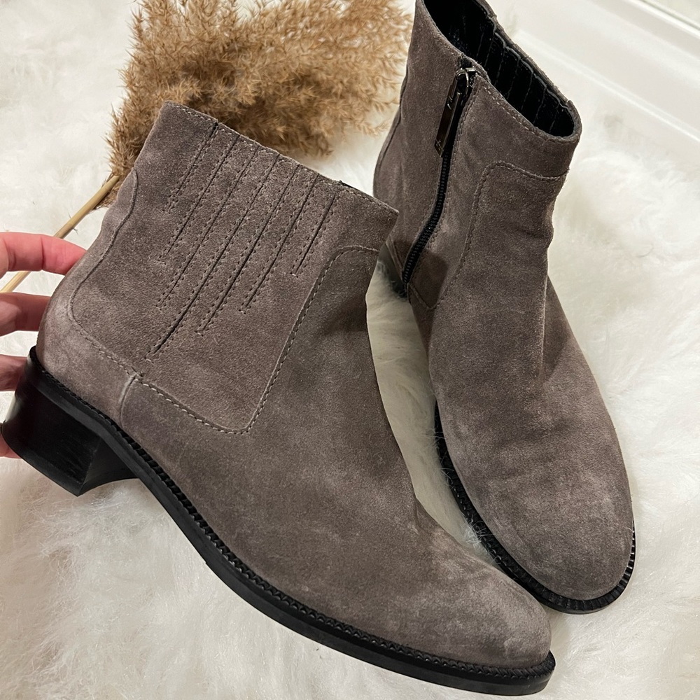 Aquatalia Oribella grey suede Leather Sole perfect for spring! - Picture 3 of 13